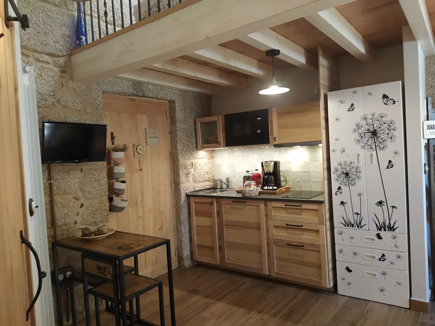 cabanas-rusticas-costa-da-morte-cocina