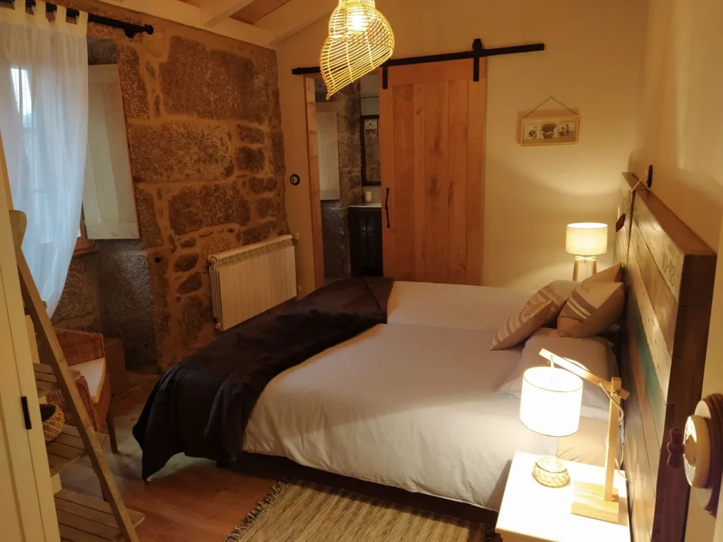 casa-rural-costa-da-morte-dormitorio-rustico